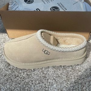 NWT MUSTARD SEED TASMAN UGGS - SIZE 9